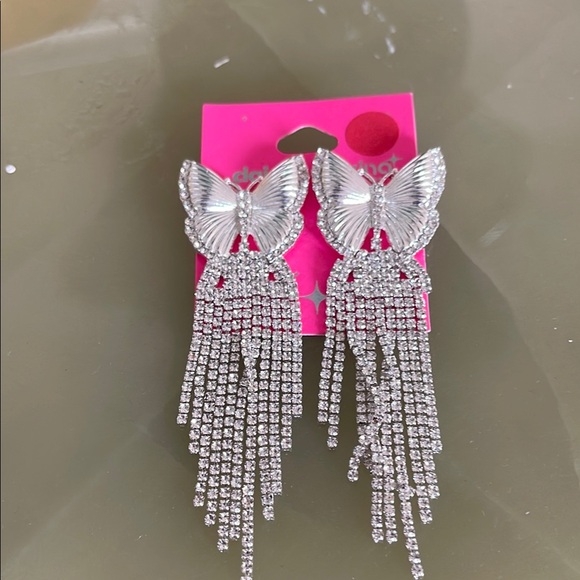 Claire’s Elegant Silver Butterfly Dangle Earrings With Butterfly - Picture 1 of 2